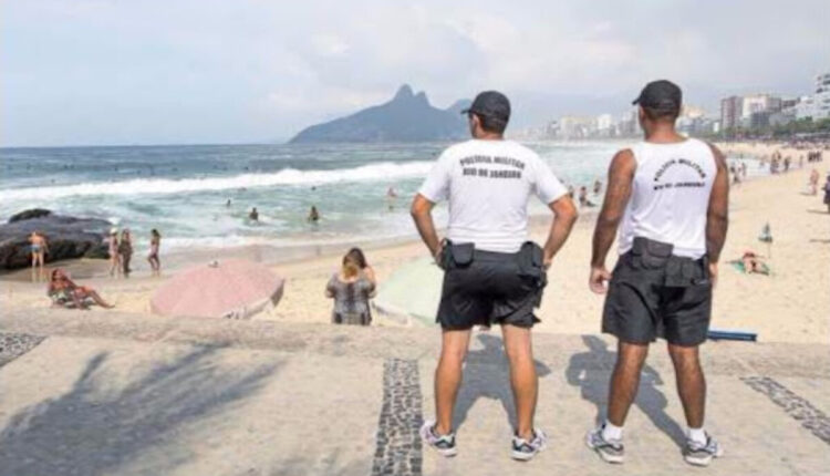 Nos últimos tempos, tem havido ampla discussão sobre a permissão do uso de bermudas nos ambientes de trabalho. Exemplos notáveis incluem a iniciativa denominada