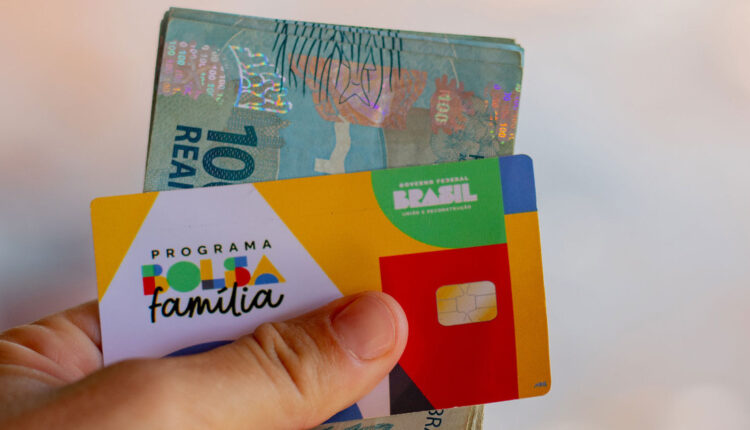Governo pode impedir pagamento do Bolsa Família para quem tem CPF negativado