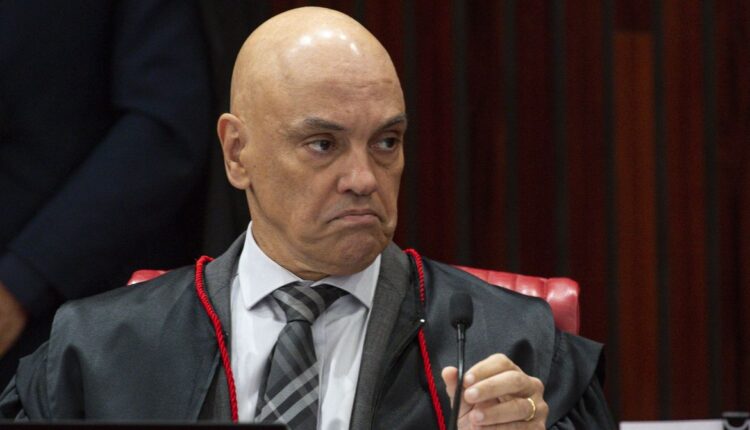 Ministro do Supremo Tribunal Federal (STF), Alexandre de Moraes, deu parecer favorável à descriminalização da substância, assim como também mencionou experiências de outros países que optaram por despenalizar o porte de drogas. Saiba mais detalhes sobre como foi a votação do Supremo, logo abaixo.