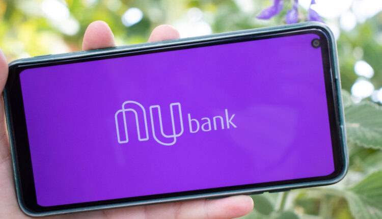 Nubank permite gastar no crédito e no débito sem ter o cartão; como isso?
