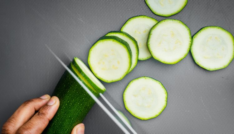 Pepino pode fazer milagres na sua pele; veja os principais
