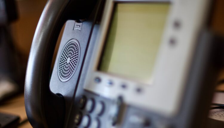 Companhias de telefone analisam viabilidade de manter serviço em cidades com pouca demanda.