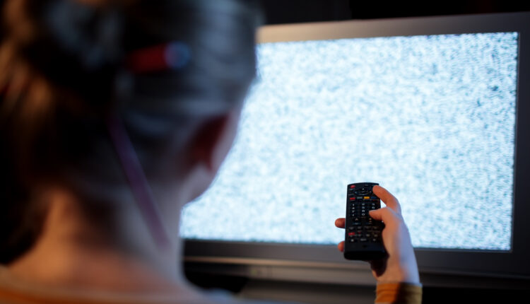 Criminosos estão aplicando golpes através de falhas em dispositivos com Smart TV
