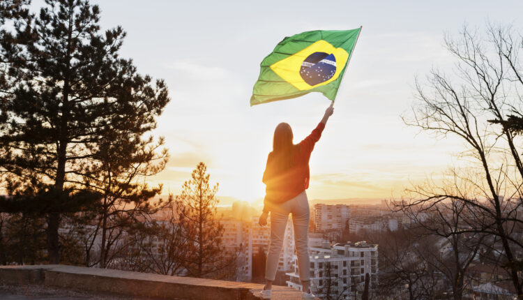 O fascínio de aventureiros e viajantes em geral pelo Brasil tem uma explicação bastante compreensível. Mas segundo palavras dos próprios turistas, o clima tropical do Brasil, embelezado por suas praias deslumbrantes e a hospitalidade calorosa sem igual de seu povo é notável e digna de todos os elogios. Recentemente, a revista Travel and Leisure realizou uma análise do turismo na América do Sul e na região central do continente e destacou duas cidades específicas em terras brasileiras.