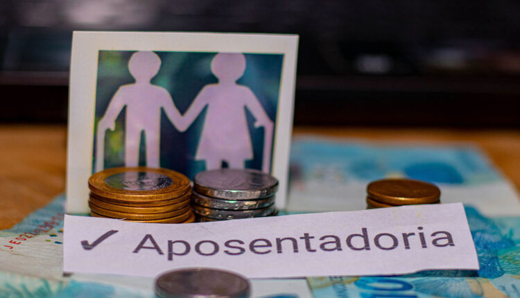 Aposentados terão benefício EXTRA para lidar com advogado
