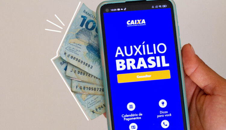 Antigos beneficiários do Auxílio Brasil têm dinheiro atrasado para receber