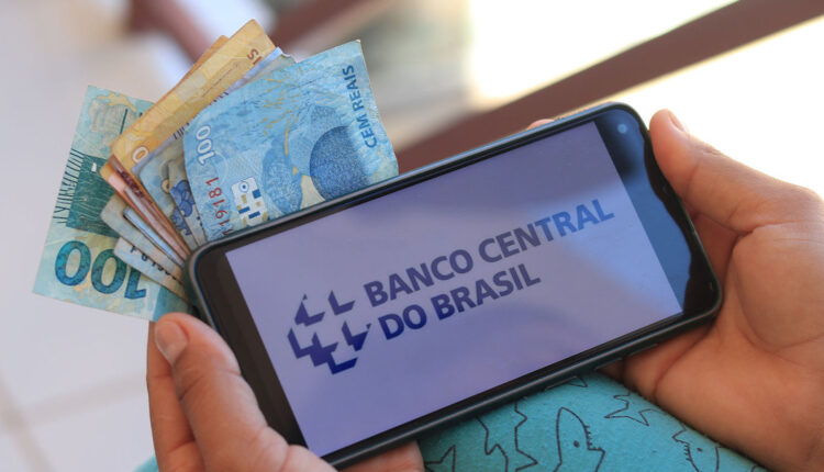 BC informa que brasileiros ainda têm MUITO dinheiro esquecido nos bancos