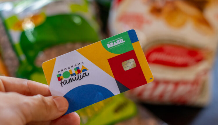 O chamado pente-fino do programa de transferência de renda Bolsa Família já acontece há alguns meses, no entanto, algumas mudanças adicionais estão sendo implementas a este tipo de fiscalização neste mês de setembro, limitando o número de famílias unipessoais em determinadas cidades. Continue a leitura, a seguir, e saiba mais detalhes sobre o que pode mudar.