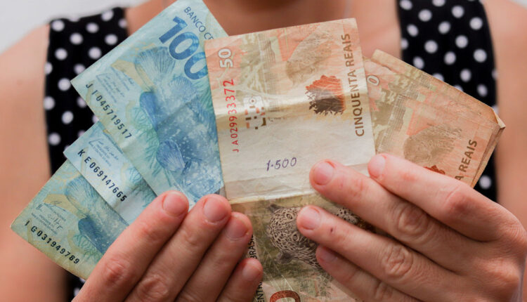 Auxílio de 1.200,00 para mães: como solicitar? Ainda é possível?