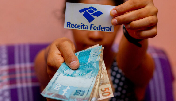 Sua restituição continua retida na Receita Federal? Veja como resolver isso