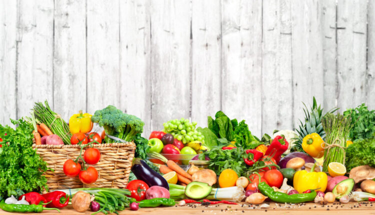 Uma alimentação equilibrada e saudável pode ser a garantia de uma vida mais longa e com menos chances de doenças degenerativas, como câncer e Alzheimer. Dentre o cardápio considerado ideal estão vegetais e frutas que proporcionam tudo o que seu organismo necessita para fortalecer seu sistema imunológico. No entanto, um alimento em especial, merece um grande papel de destaque. A seguir, conheça os incríveis benefícios do vegetal que é uma verdadeira fonte de nutrientes e se torna a opção perfeita para uma dieta 100% saudável e natural.