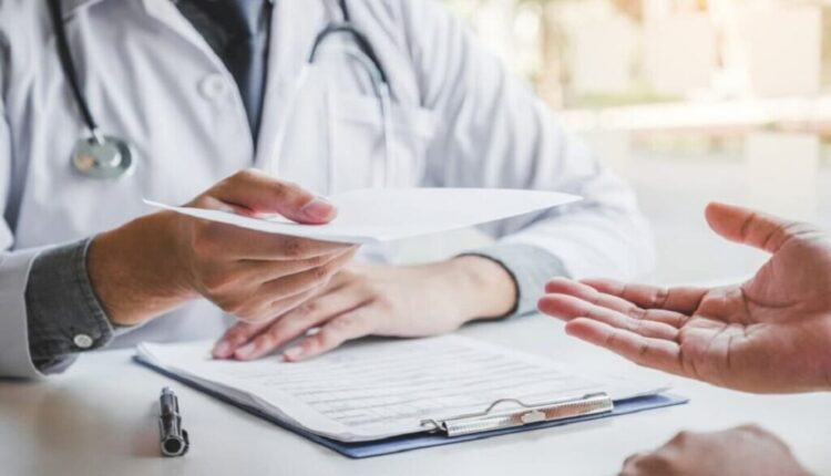 Quantos atestados médicos uma pessoa pode utilizar no trabalho? Limite surpreende.