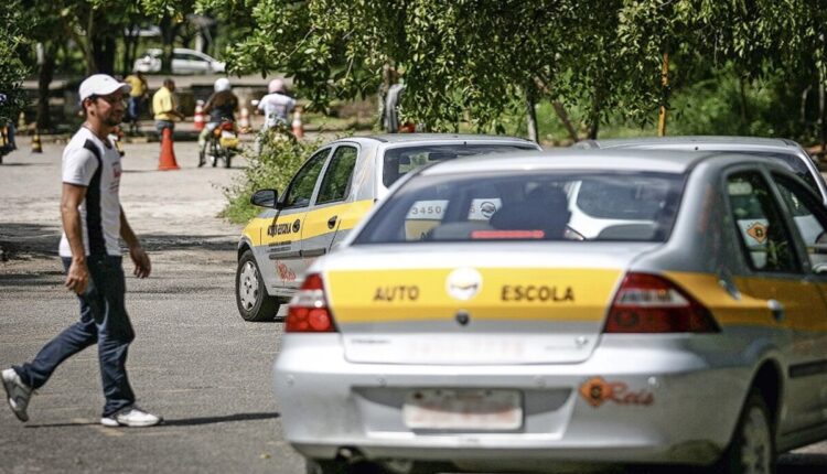 FIM das autoescolas? Novo projeto desobriga necessidade de aulas para CNH.