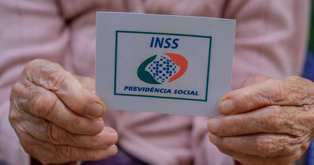 INSS libera novo consignado para apenas UM GRUPO de beneficiários