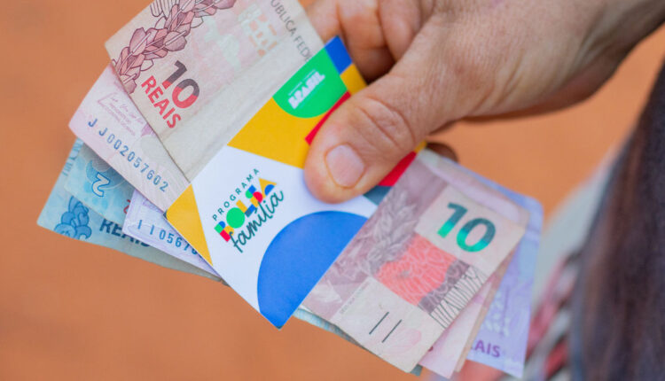 Bolsa Família: confirmado bônus de R$ 300 em setembro