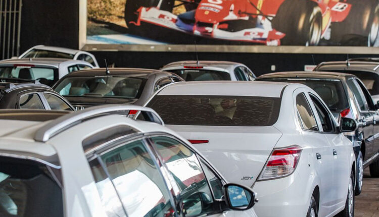 Estes são os carros que ninguém quer comprar no Brasil (poucas vendas)