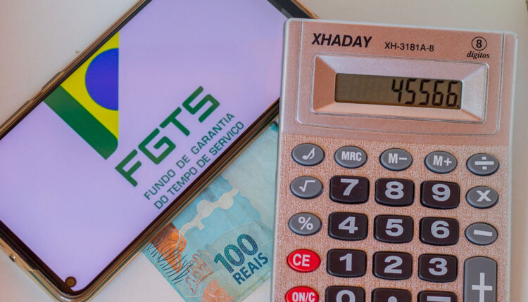 Você pode fazer empréstimo com o FGTS parado; vale a pena?