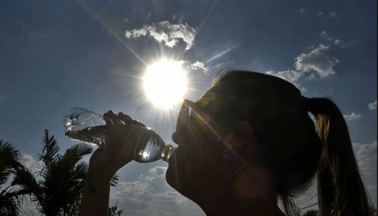 Faltam apenas três dias para o fim do inverno e, apesar da próxima estação ainda ser a primavera, o verão brasileiro parecer estar com uma certa pressa de chegar. Com previsão de calor intenso, superando os 40ºC em várias regiões do Brasil, os últimos dias do mês de setembro vão exigir dos brasileiros um cuidado extra com hidratação e uma prevenção ainda maior com problemas de saúde ocasionados pelo verão fora de época. Confira, logo a seguir, a previsão do tempo para algumas regiões do país.