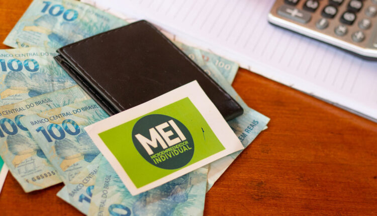 MEI tem que pagar quanto se quiser contratar um funcionário?