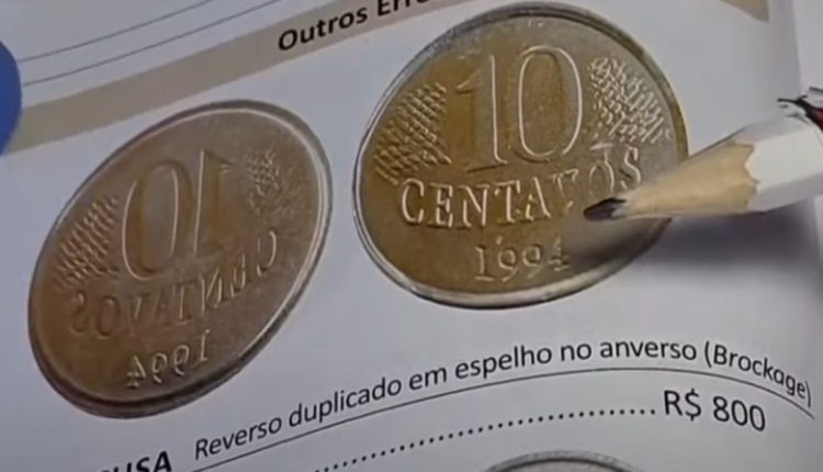 Moedas que eram menosprezadas por se tratarem de meros trocos, hoje, mais do que nunca são olhadas com maior atenção após recentes reportagens e canais especializados em itens históricos revelarem o real valor que uma simples moedinha pode valer atualmente, a depende de sua característica e ano. Continue a leitura, a seguir, para saber mais detalhes sobre essas valiosas redondinhas brilhantes do passado e entenda as curiosidades que cercam o mundo numismático, logo abaixo.