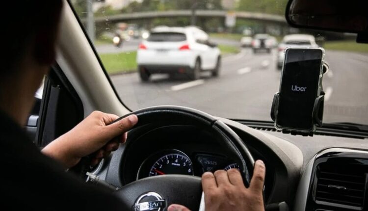 Uber ou 99? Quanto ganha um motorista nestas plataformas.