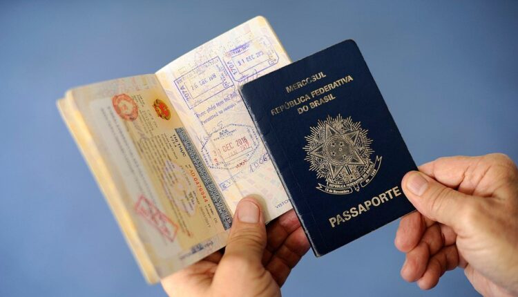 Após o presidente Luiz Inácio Lula da Silva anunciar um acordo com o Japão para que brasileiros não precisem mais de visto para entrar no país, muitos amantes de inesquecíveis viagens se perguntaram sobre quais demais países o passaporte brasileiro permite a entrada sem a permissão internacional de viagem. Continue a leitura, a seguir, e confira a lista completa.