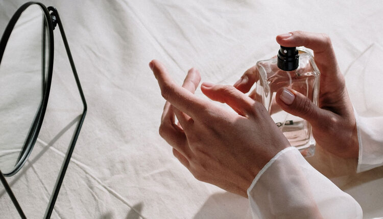 Perfumes femininos mais cheirosos e baratos atualmente no mercado