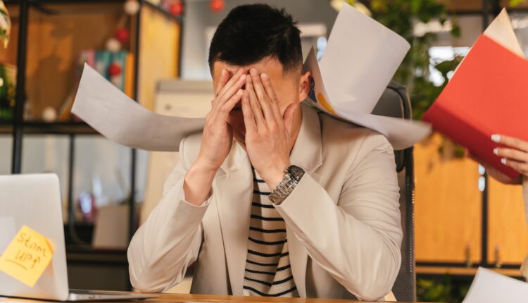 Como resolver o esgotamento mental no trabalho? Dicas de especialista.