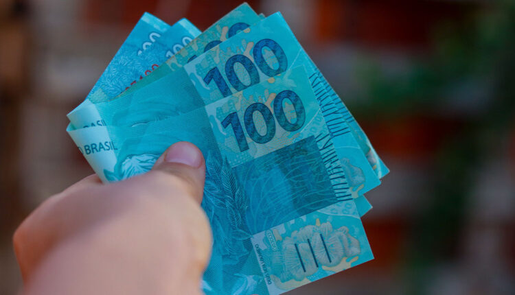 Auxílio de R$ 100,00 para adolescentes; quem pode receber?