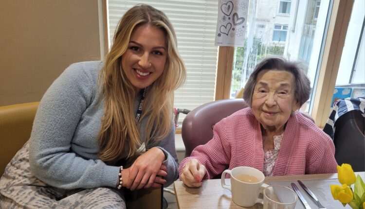 O que é preciso para viver muito? Idosa de 107 anos revela seus segredos.