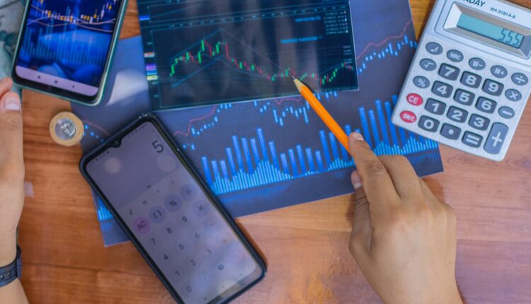 Qual dívida você deve pagar primeiro? Veja como resolver suas pendências financeiras