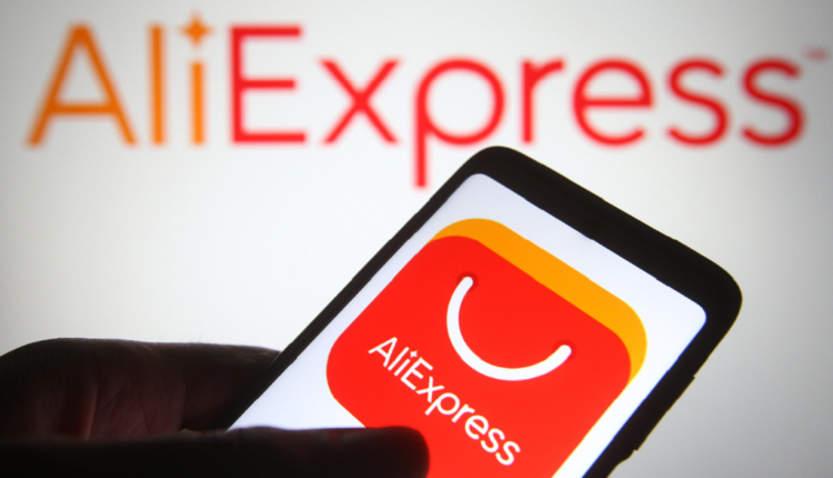 Segundo relato de diversos usuários, a varejista chinesa AliExpress já começou a incluir os tributos exigidos pelo programa Remessa Conforme, do governo federal, adicionando ao total das compras as taxas correspondentes à transação internacional. Continue a leitura, logo abaixo, e entenda o que já mudou, assim como as regras que estão sendo aplicadas.