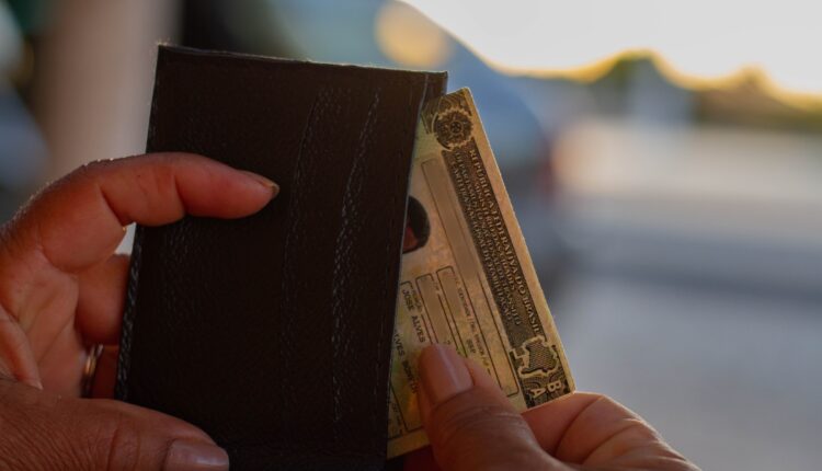 Cuidado com a multa de R$880! Entenda quando ela pode ser aplicada
