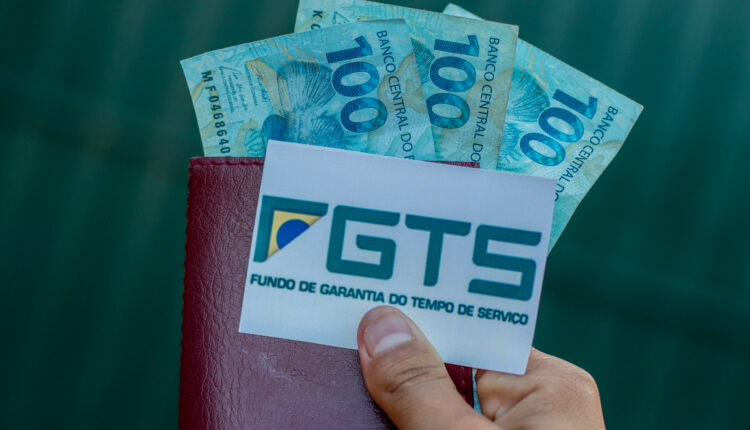 Quando se fala sobre os direitos dos trabalhadores, o saque do Fundo de Garantia do Tempo de Serviço (FGTS) em casos de doenças graves representa uma ajuda determinante em um momento de necessidade extrema. Acompanhe a leitura, logo abaixo, e entenda quais doenças podem autorizar o trabalhador a realizar a retirado do dinheiro referente ao FGTS.