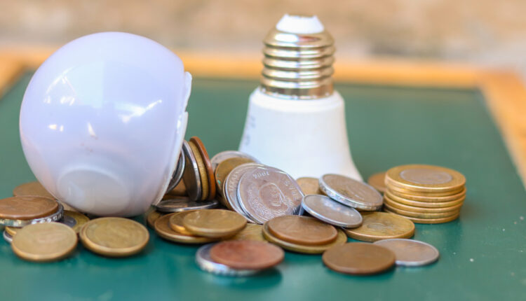 Fiz isso e comecei a pagar 95% MENOS na minha conta de luz