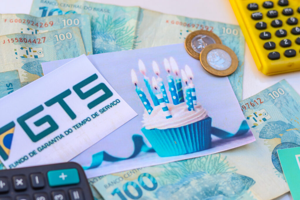 O saque-aniversário para os trabalhadores nascidos em outubro que escolheram essa modalidade do Fundo de Garantia do Tempo de Serviço (FGTS) será liberado pela Caixa Econômica Federal nos próximos dias. O período para realizar esse saque se estende até o final de dezembro, permitindo que os beneficiários escolham o momento mais conveniente. Saiba mais detalhes, a seguir.