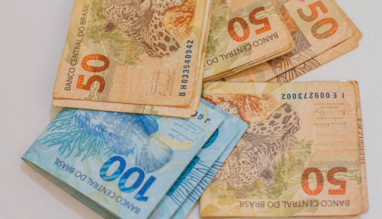 Venha conferir quando o abono salarial entra na conta