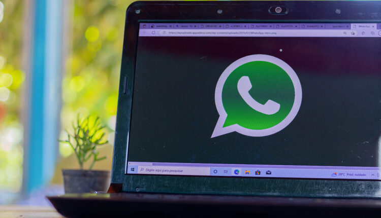 Para quem trabalha de home office ou muitas vezes não está com seu smartphone ao seu alcance, o WhatsApp Web é uma ótima opção para continuar usando o aplicativo de mensagens, mesmo que algumas funções não sejam as mesmas do app para dispositivos móveis. No entanto, sempre há uma maneira de se transformar o que era bom em algo melhor. A seguir, confira as seis dicas que facilitam - e muito - o uso da plataforma de mensagens para PC.