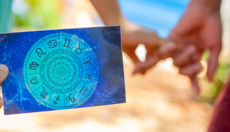 Três signos vão encontrar a sua alma gêmea durante a última Lua Cheia de Outubro