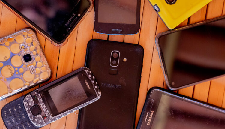 Do que se trata o mercado cinza de celulares? Saiba tudo aqui