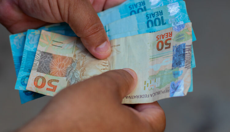 Benefício extra de R$ 584 está confirmado para os CPFs que estão na fila; consulte