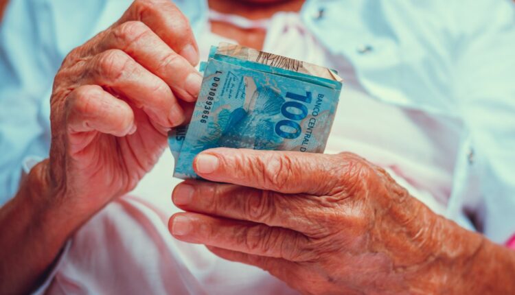 No hábito dos brasileiros, a prática de poupar dinheiro muitas vezes é deixada de lado e a consequência são as dívidas. No entanto, o Banco Inter decidiu mudar essa realidade, e lançou um desafio que promete recompensar quem aderir a ele com a quantia de R$ 7 mil em apenas 12 meses. Se isso despertou sua curiosidade, continue a leitura e saiba mais detalhes sobre como participar, logo abaixo.