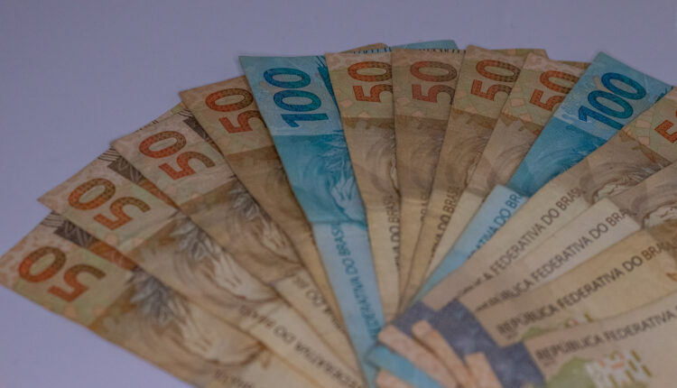 No Brasil, poupar dinheiro muitas vezes fica em segundo plano, com a maioria gastando tudo o que ganha. Entretanto, o Banco Inter propõe um desafio que promete recompensar com R$ 7 mil em apenas um ano quem aderir a ele, incentivando a economia e uma transformação financeira. Se despertou uma curiosidade sobre o assunto, continue a leitura a seguir e saiba mais detalhes a respeito.