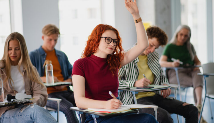 Estudantes podem receber até R$8mil do governo. Entenda