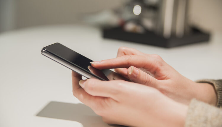 Tem alguém espionando seu celular e você não faz ideia disso