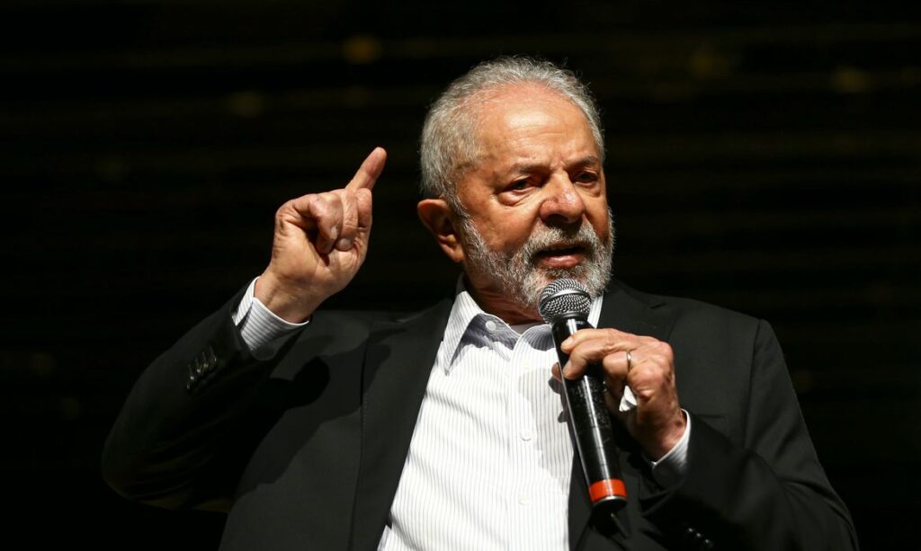 Em discurso recente, presidente Lula demonstra sua preocupação com a valorização do trabalhador, independentemente de sua renda, enfatizando a necessidade de um sistema econômico mais inclusivo e justo, onde pessoas que recebem até R$ 10 mil também merecem financiar uma casa por meio de planos do governo. Acompanhe a leitura a seguir e saiba mais detalhes sobre o pronunciamento do chefe de Estado.