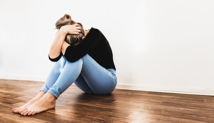 Positividade tóxica versus otimismo: suprimir ou equilibrar emoções?