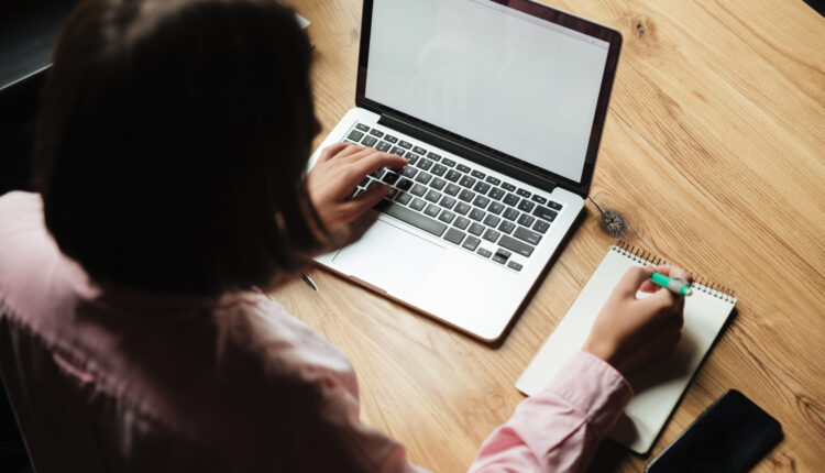 Quer trabalhar no exterior? 10 profissões permitem isso