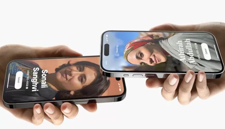 A cada nova atualização dos sistemas operacionais dos smartphones presentes no mercado, novos recursos visando a segurança dos usuários são implementados. No entanto, uma nova ferramenta acrescentada no iOS 17, sistema do iPhone está causando a preocupação das autoridades nos Estados Unidos. Acompanhe a leitura a seguir, e entenda mais detalhes sobre a ferramenta que põe em risco seus usuários.