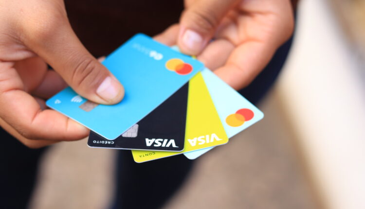 O banco digital Nubank segue inovando com recursos e vantagens que melhoram significativamente a experiência do seus mais de 90 milhões de clientes em toda América Latina. Desta vez, com o lançamento de uma mais uma funcionalidade, a fintech passou a permitir um aumento ainda mais significativo no limite do cartão de crédito. Continue lendo logo abaixo para saber mais informações sobre o recurso.